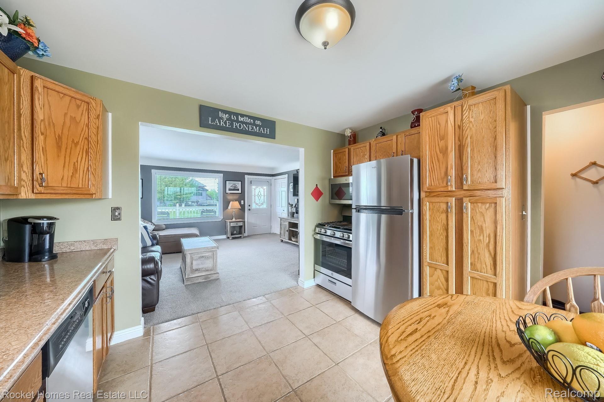 13573 South Horrell Road Fenton, MI 48430 - Photo 9 of 35 02_Kitchen_IMG00055.JPG