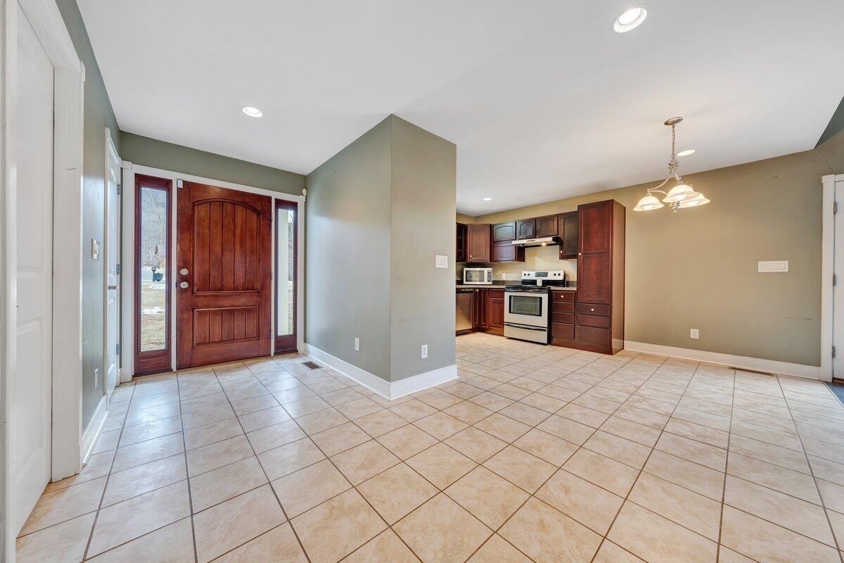 7571 Old Mill Road Roanoke, VA 24018 - Photo 11 of 44 MIB08103