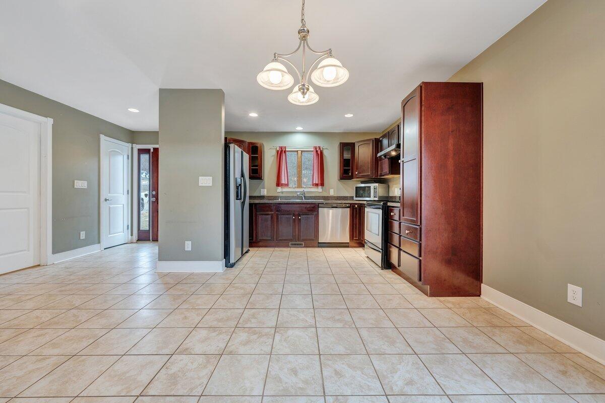 7571 Old Mill Road Roanoke, VA 24018 - Photo 9 of 44 MIB08097
