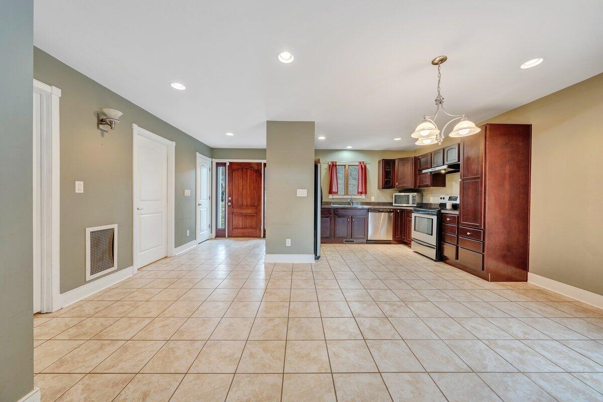 7571 Old Mill Road Roanoke, VA 24018 - Photo 10 of 44 MIB08130