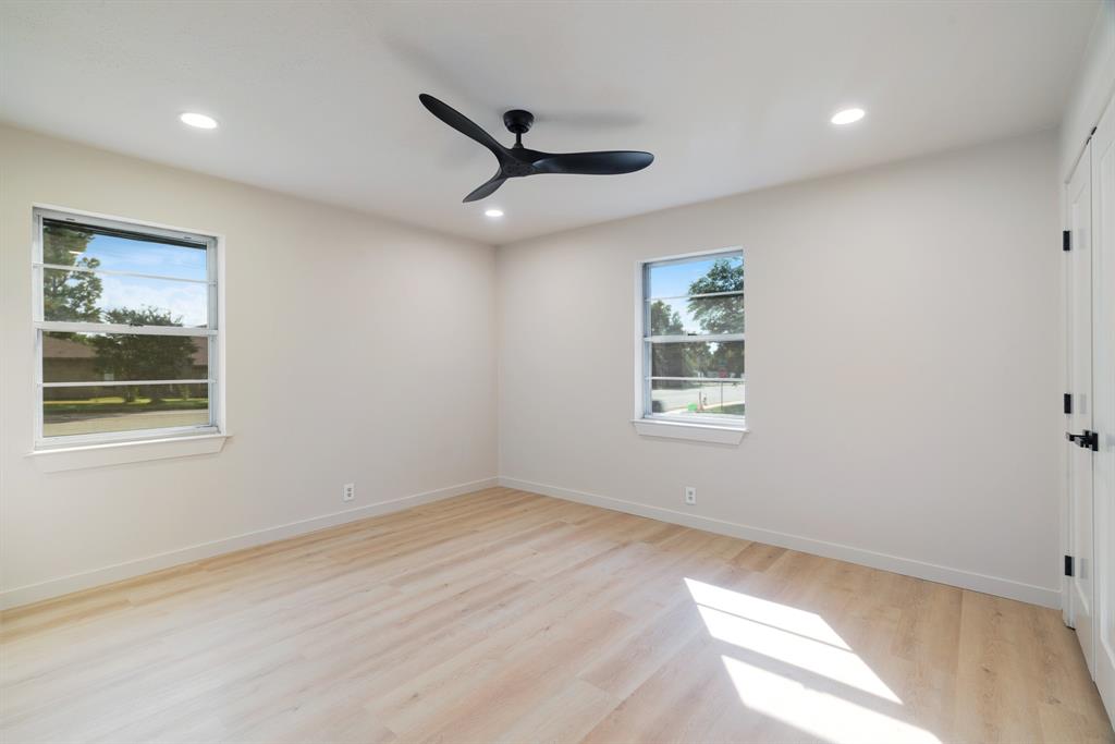 1195 33rd Street Southeast Paris, TX 75460 - Photo 14 of 34 a view of an empty room with a window