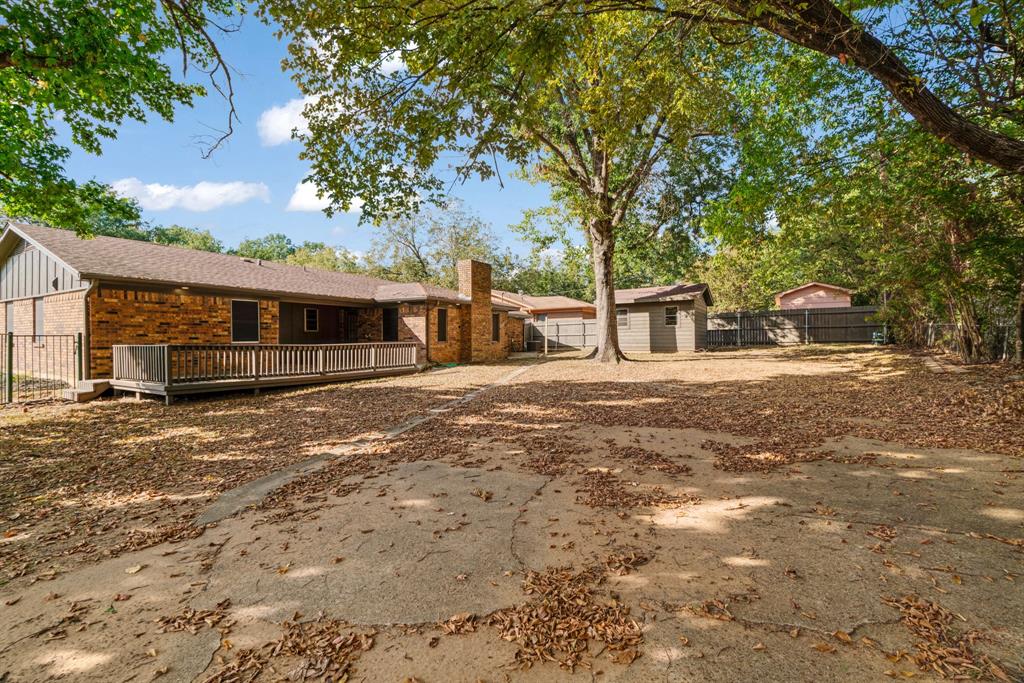 1195 33rd Street Southeast Paris, TX 75460 - Photo 23 of 34 a view of a house with a yard