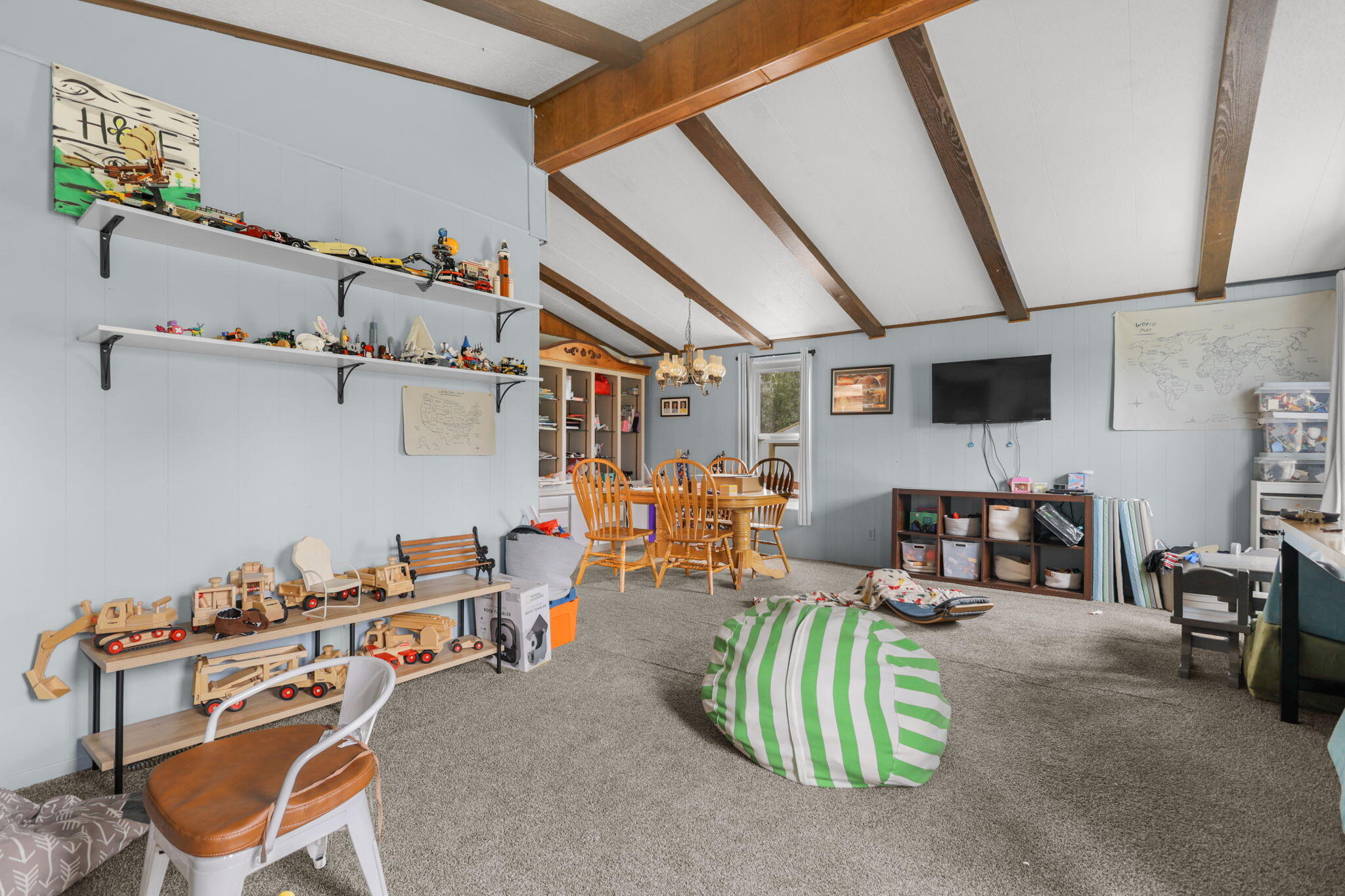 5722 Happy Valley Road Anderson, CA 96007 - Photo 7 of 29 Living Room