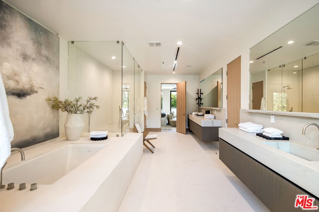 17055 Rancho Street Encino, CA 91316 - Photo 61 of 73