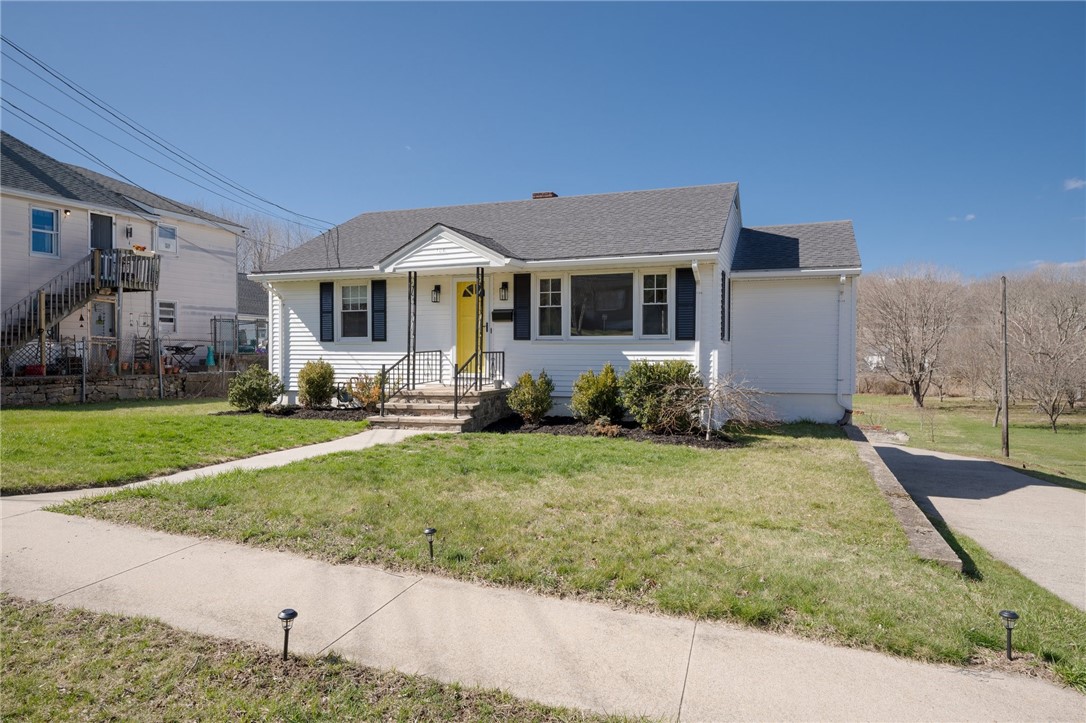 106 Oak Street Westerly, RI 02891 - Photo 3 of 45 Gallery Image 3