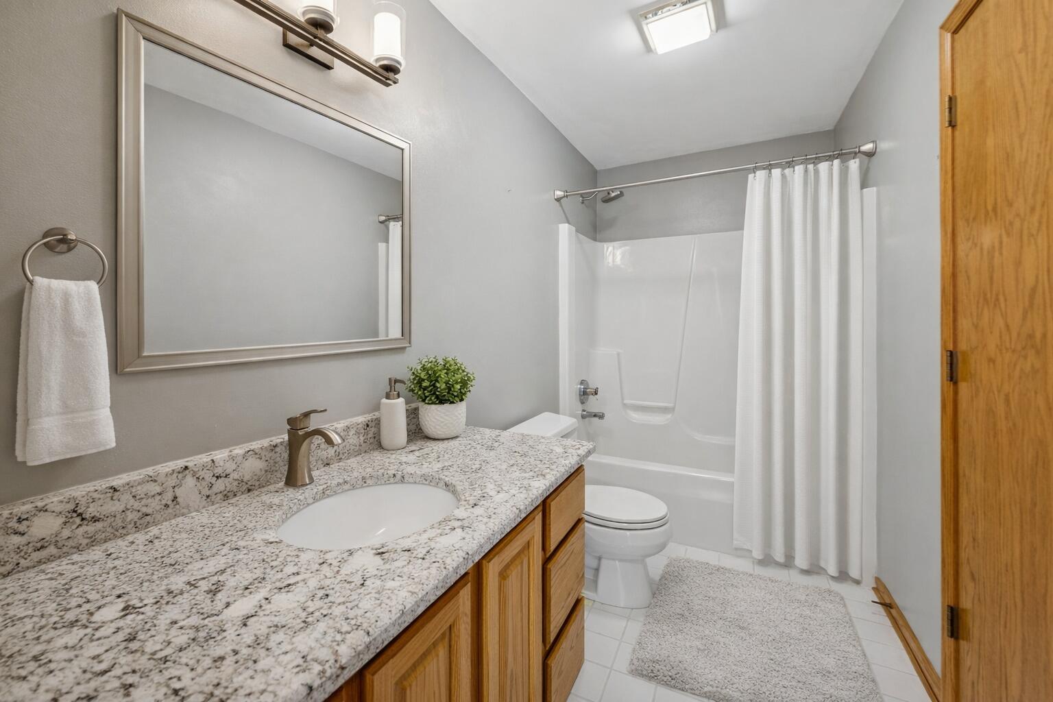 1025 Timothy Drive Lake Geneva, WI 53147 - Photo 12 of 16 Full upper bath