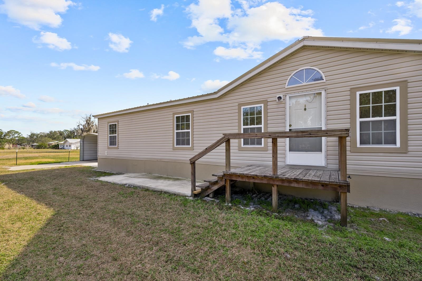 305 Palmetto Bluff Road Palatka, FL 32177 - Photo 1 of 34 Front deck and entry