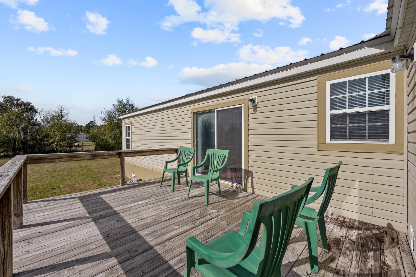 305 Palmetto Bluff Road Palatka, FL 32177 - Photo 28 of 34 Deck featuring a yard