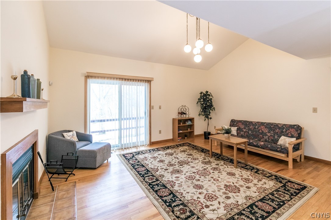 8646 Salt Springs Road Manlius, NY 13104 - Photo 18 of 38 The extra-large living room boasts cathedral ceili