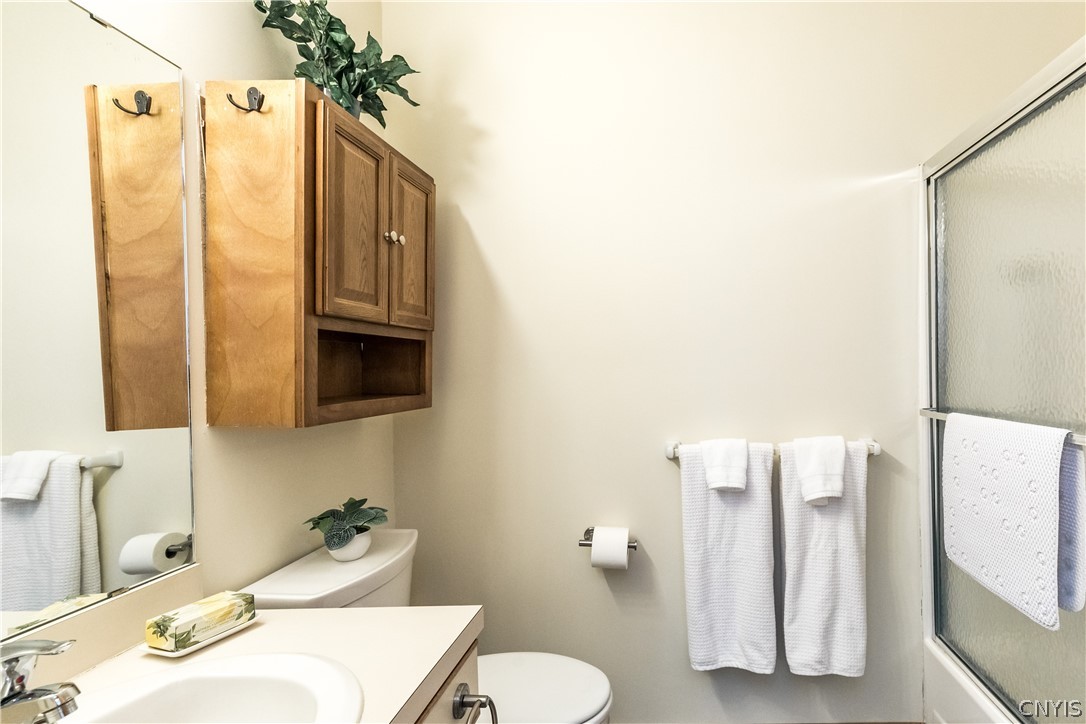 8646 Salt Springs Road Manlius, NY 13104 - Photo 29 of 38 This is the owner bath, with enclosed tub and show