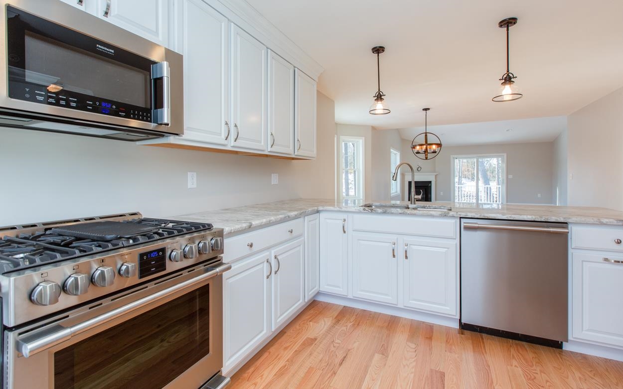63 Abacoa Road Pelham, NH 03076 - Photo 10 of 40