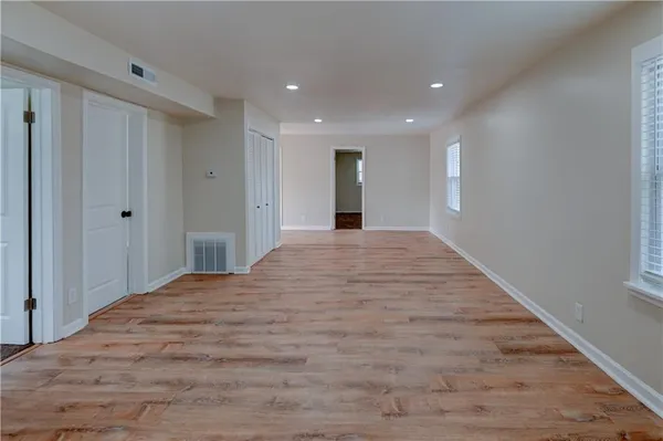 $300,000 | 7126 Main Street, Kansas City, MO 64114