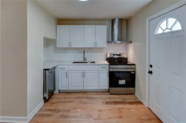 $300,000 | 7126 Main Street, Kansas City, MO 64114