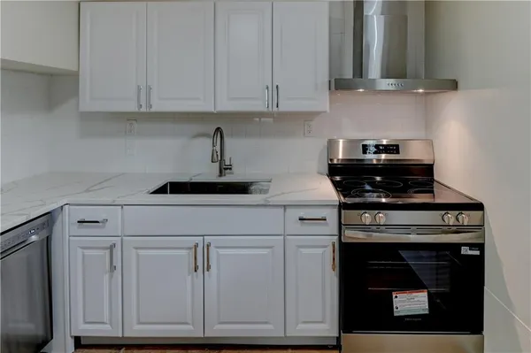 $300,000 | 7126 Main Street, Kansas City, MO 64114