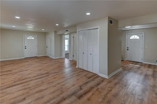 $300,000 | 7126 Main Street, Kansas City, MO 64114