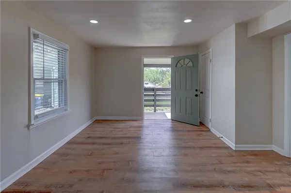 $300,000 | 7126 Main Street, Kansas City, MO 64114