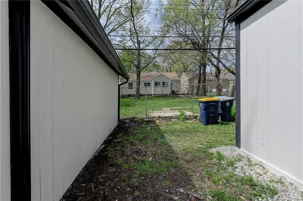 $300,000 | 7126 Main Street, Kansas City, MO 64114