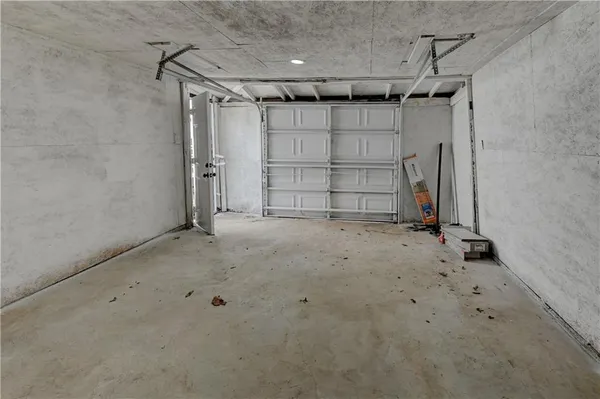 $300,000 | 7126 Main Street, Kansas City, MO 64114