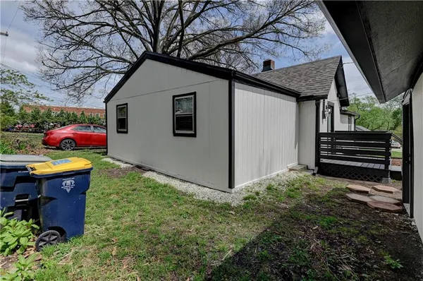 $300,000 | 7126 Main Street, Kansas City, MO 64114