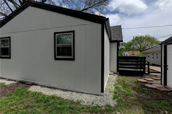 $300,000 | 7126 Main Street, Kansas City, MO 64114