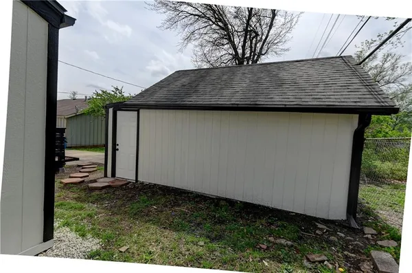 $300,000 | 7126 Main Street, Kansas City, MO 64114
