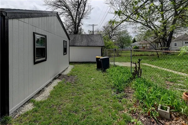 $300,000 | 7126 Main Street, Kansas City, MO 64114