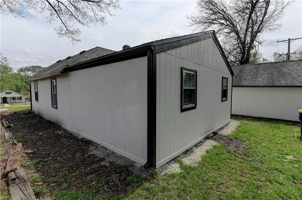 $300,000 | 7126 Main Street, Kansas City, MO 64114