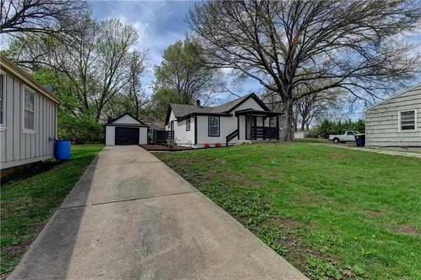 $300,000 | 7126 Main Street, Kansas City, MO 64114