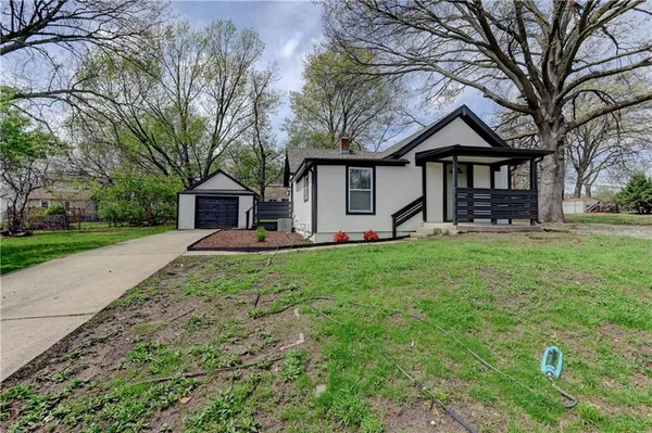 $300,000 | 7126 Main Street, Kansas City, MO 64114