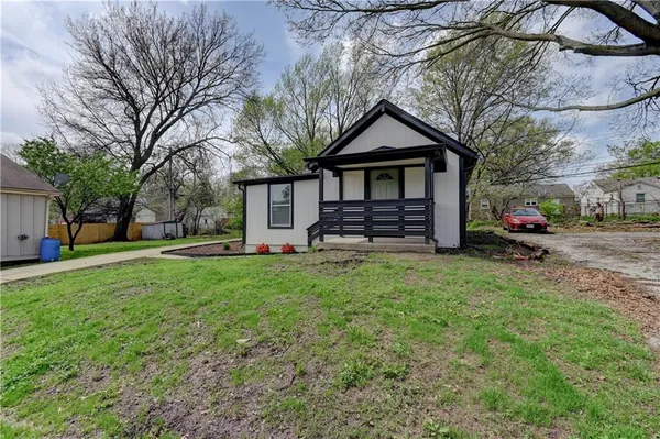 $300,000 | 7126 Main Street, Kansas City, MO 64114