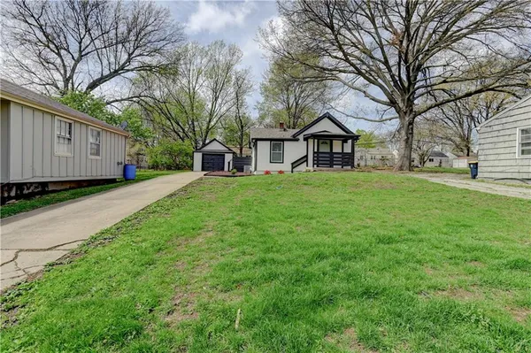 $300,000 | 7126 Main Street, Kansas City, MO 64114