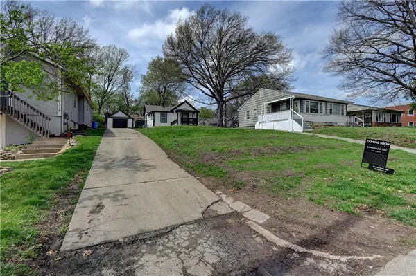 $300,000 | 7126 Main Street, Kansas City, MO 64114