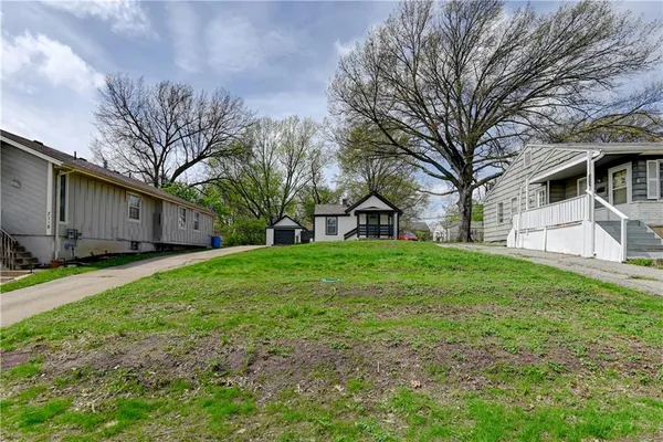 $300,000 | 7126 Main Street, Kansas City, MO 64114