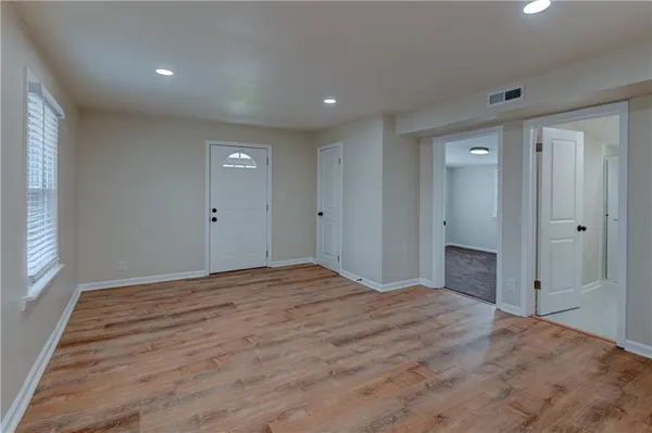 $300,000 | 7126 Main Street, Kansas City, MO 64114