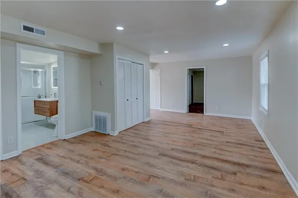 $300,000 | 7126 Main Street, Kansas City, MO 64114