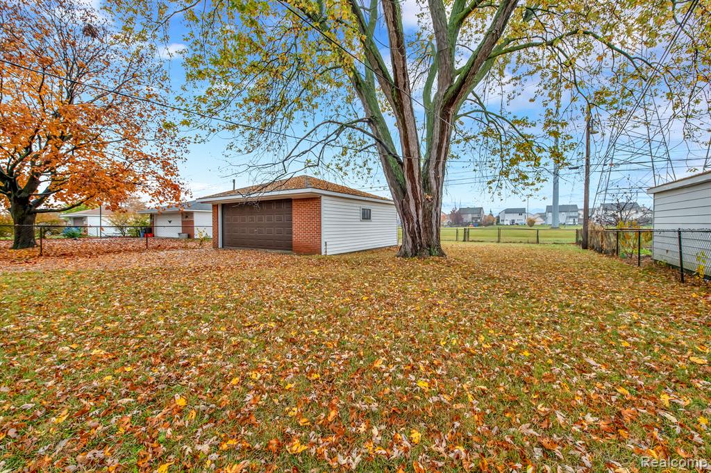 25618 Palomino Avenue Warren, MI 48089 - Photo 14 of 17