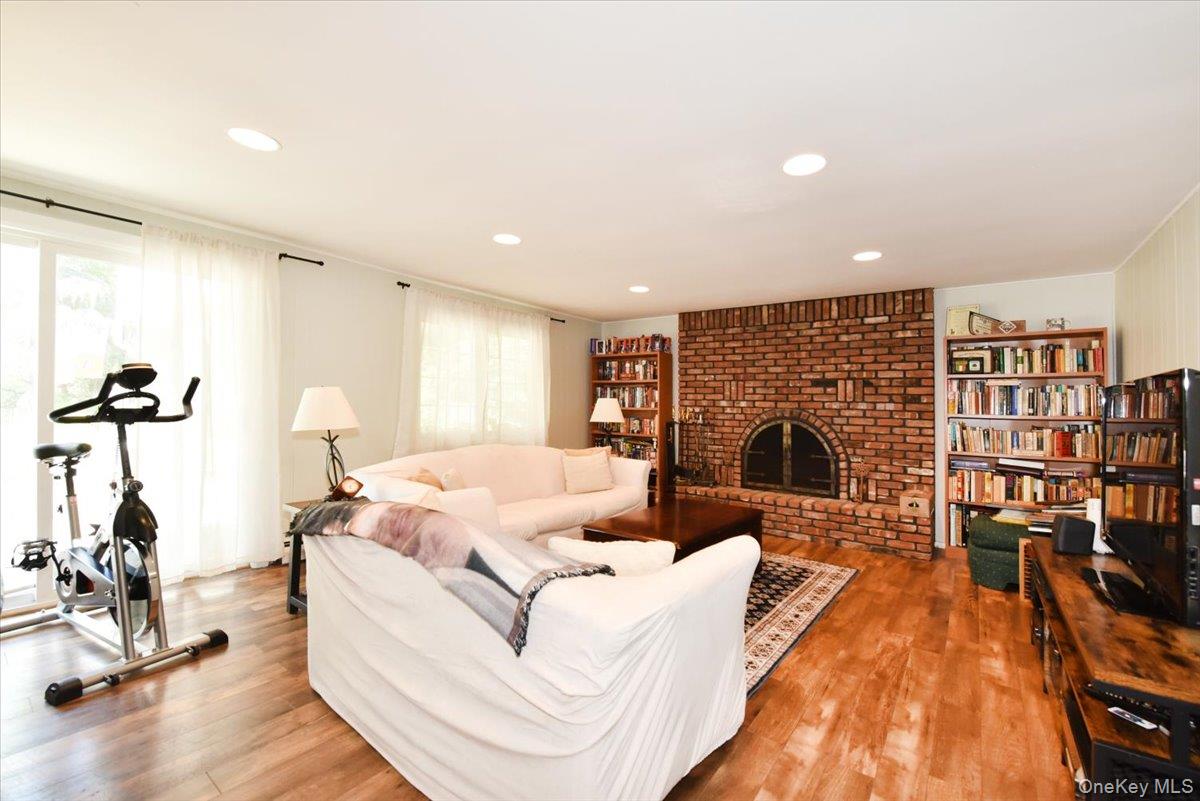 44 Peppermint Road Commack, NY 11725 - Photo 22 of 35