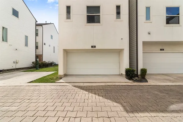 $2,450 | 719 Schwartz Street, Houston, TX 77020