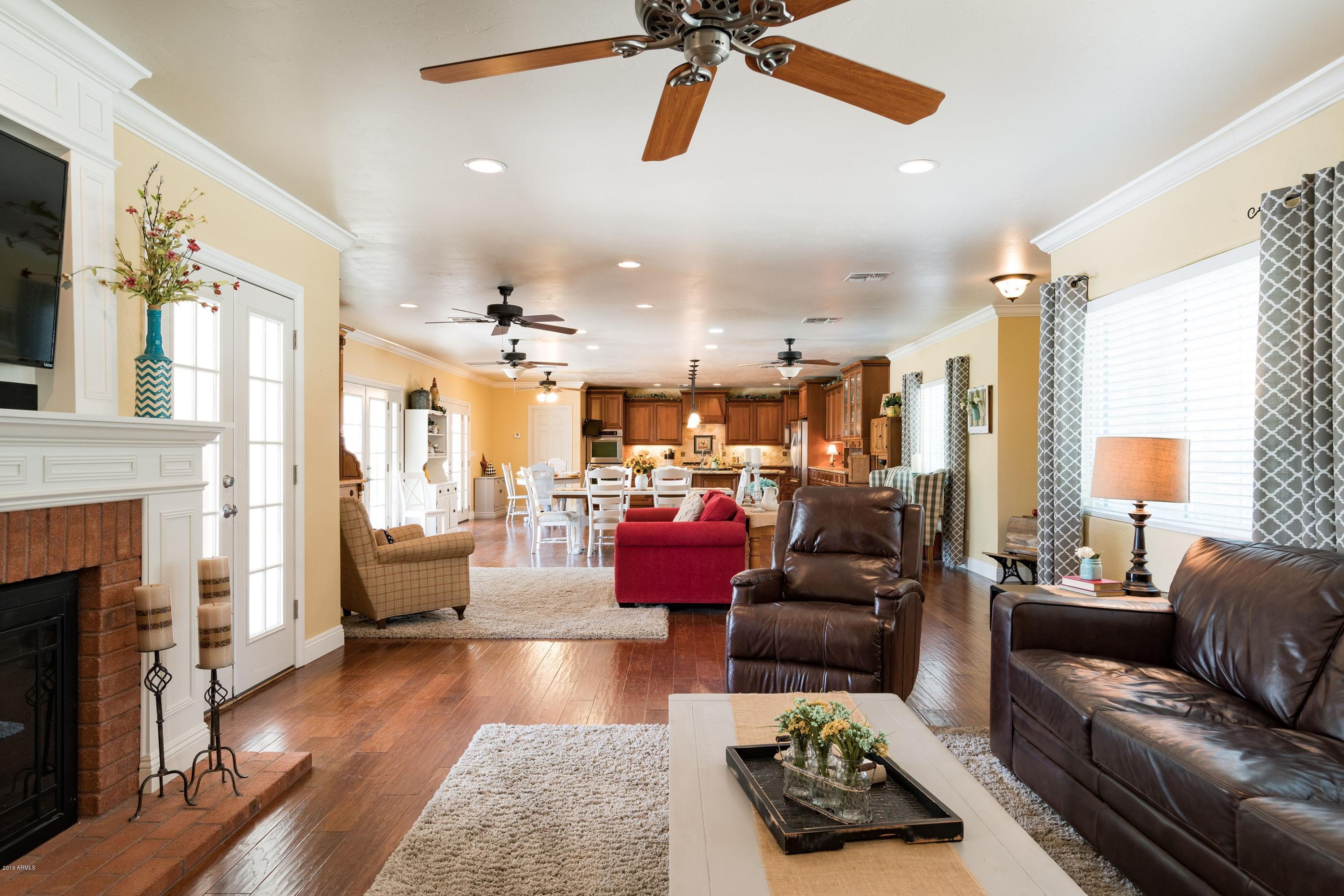 515 West Bethany Home Road Phoenix, AZ 85013 - Photo 11 of 28 011_Great Room
