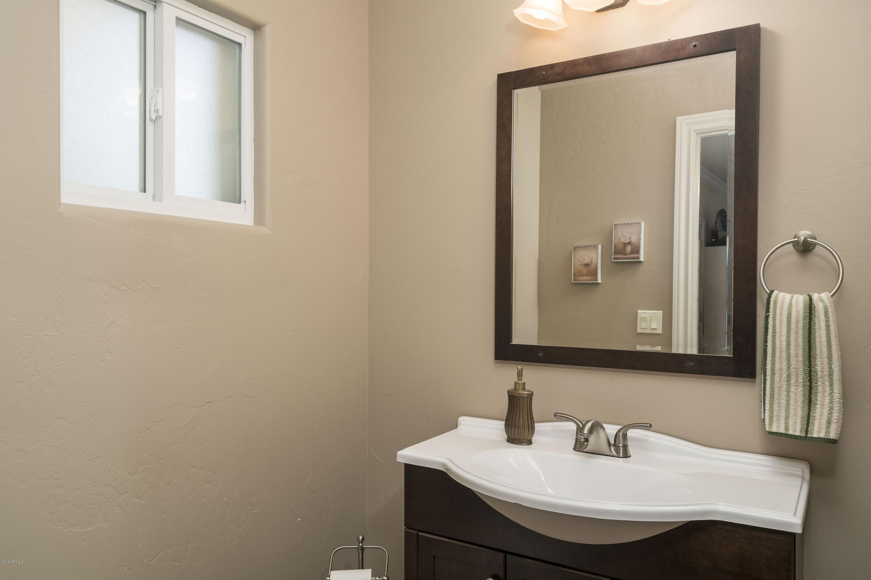515 West Bethany Home Road Phoenix, AZ 85013 - Photo 19 of 28 019_Guest Bath