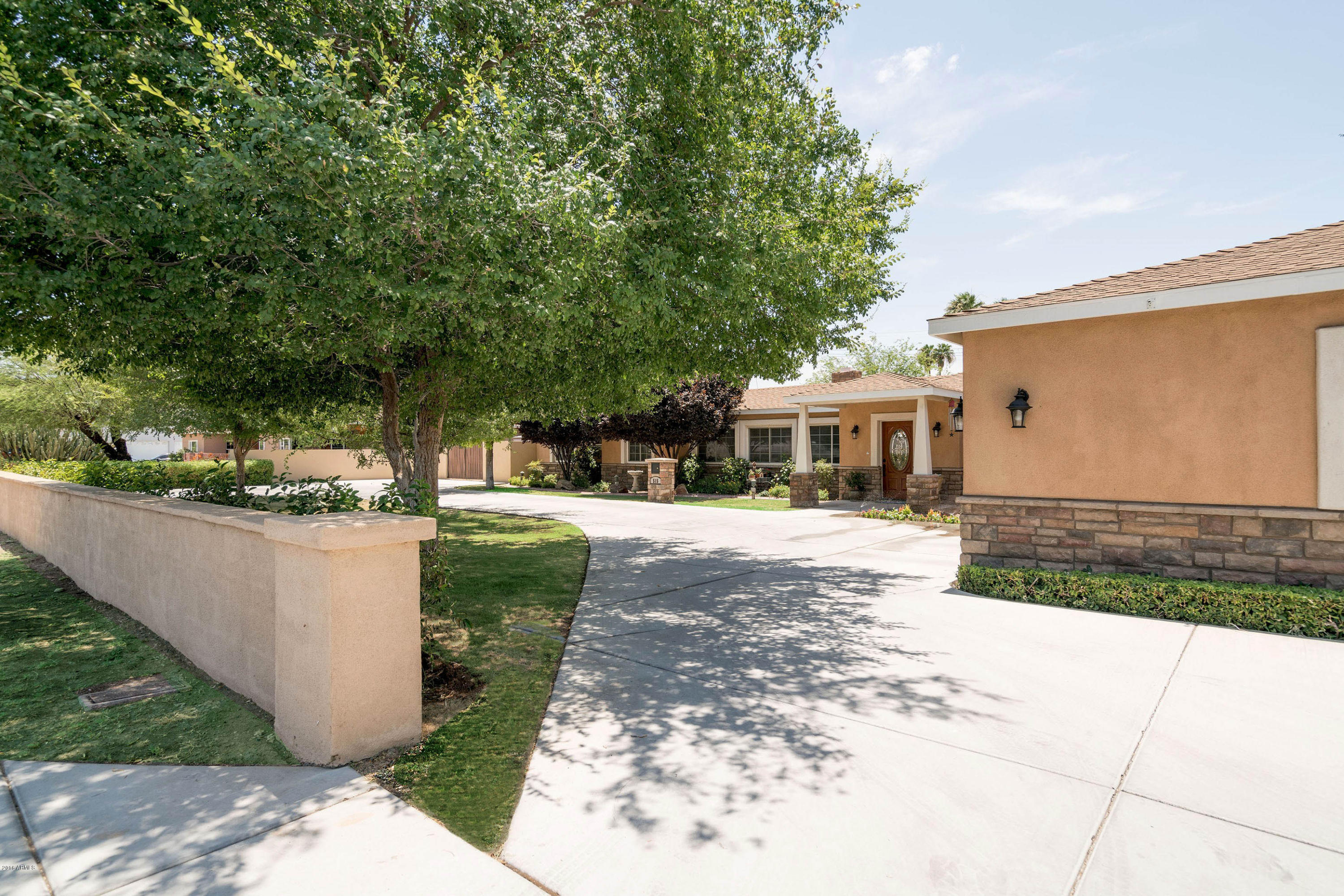515 West Bethany Home Road Phoenix, AZ 85013 - Photo 3 of 28 Front III with green grass