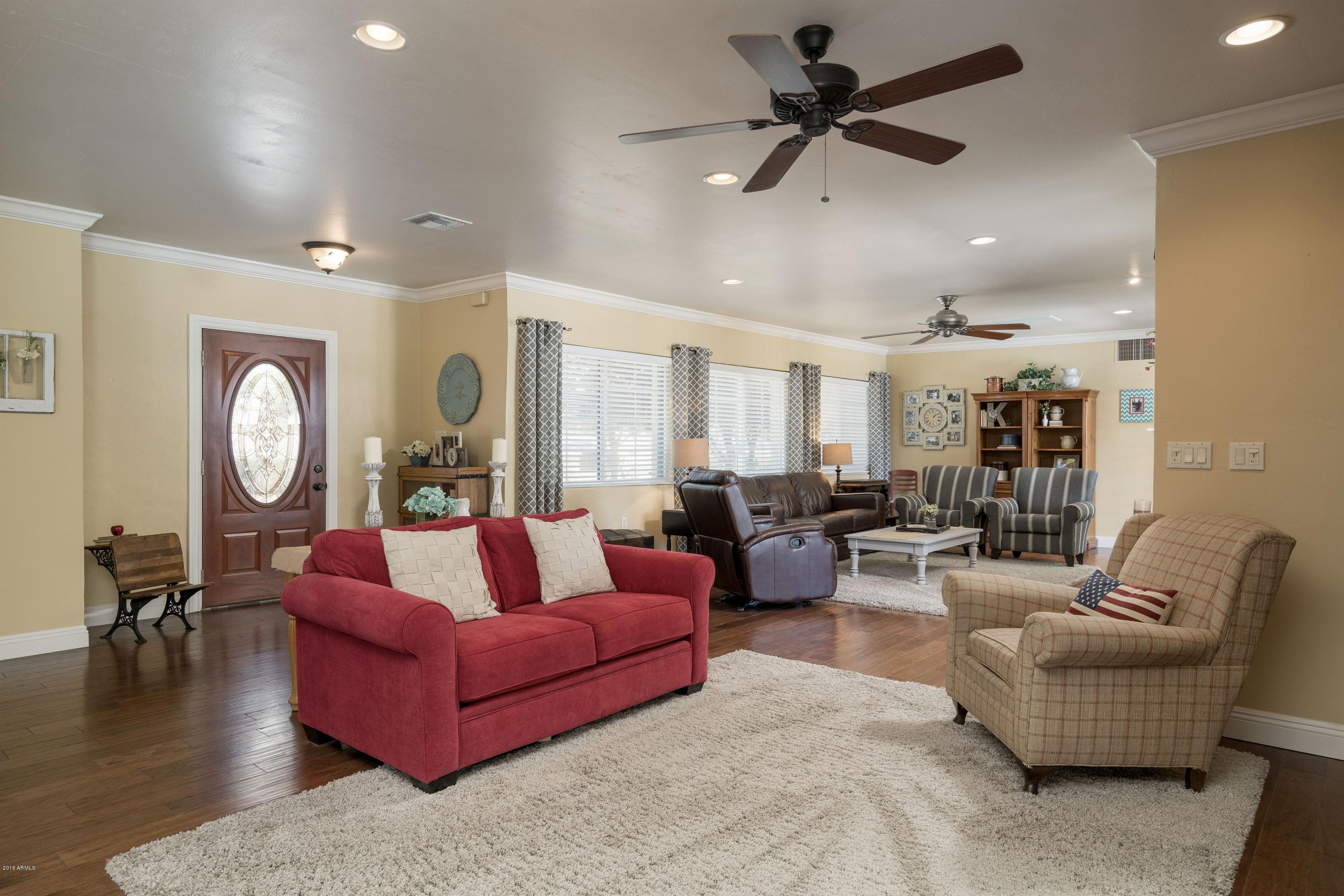 515 West Bethany Home Road Phoenix, AZ 85013 - Photo 5 of 28 005_Living