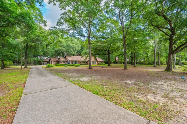 a view of a house with backyard