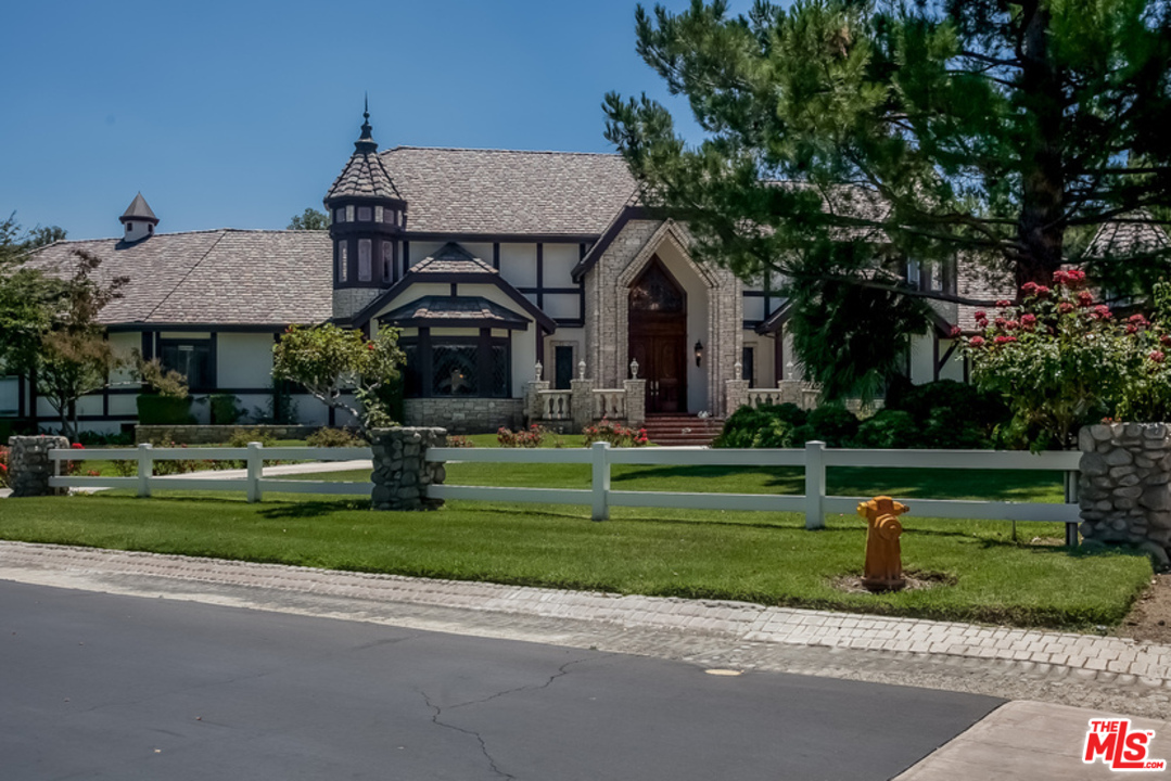 26352 MacMillan Ranch Road Canyon Country, CA 91387 - Photo 2 of 37