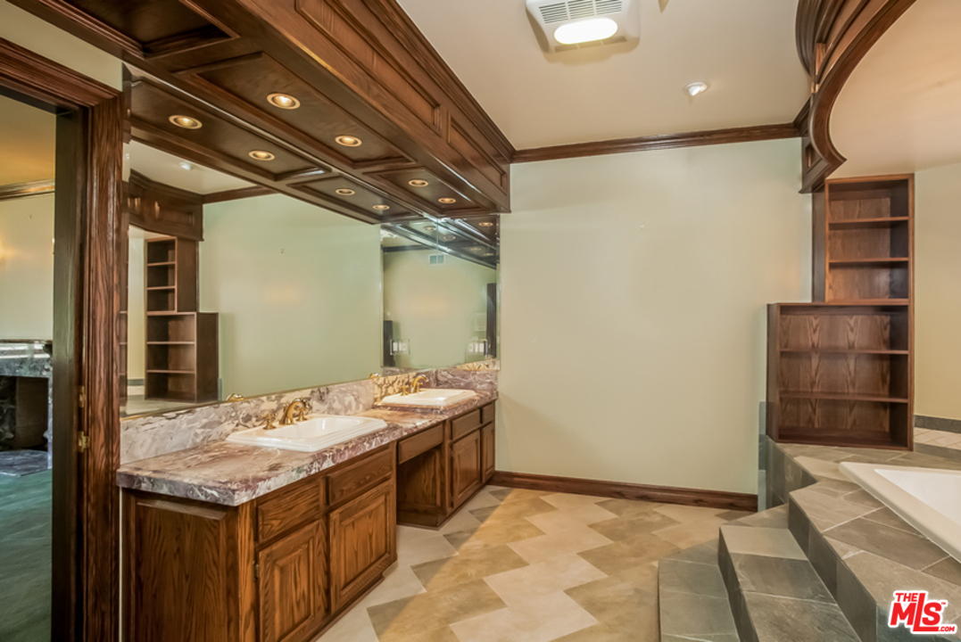 26352 MacMillan Ranch Road Canyon Country, CA 91387 - Photo 12 of 37