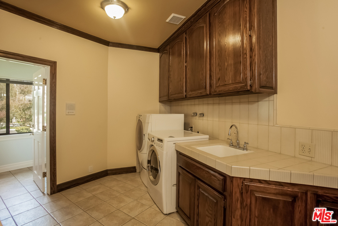 26352 MacMillan Ranch Road Canyon Country, CA 91387 - Photo 17 of 37