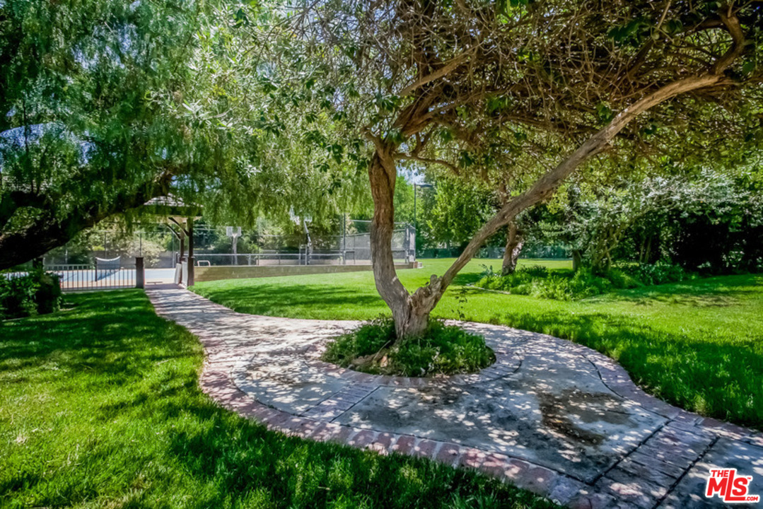26352 MacMillan Ranch Road Canyon Country, CA 91387 - Photo 34 of 37