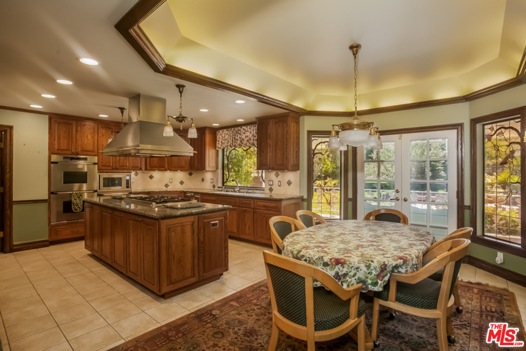 26352 MacMillan Ranch Road Canyon Country, CA 91387 - Photo 5 of 37