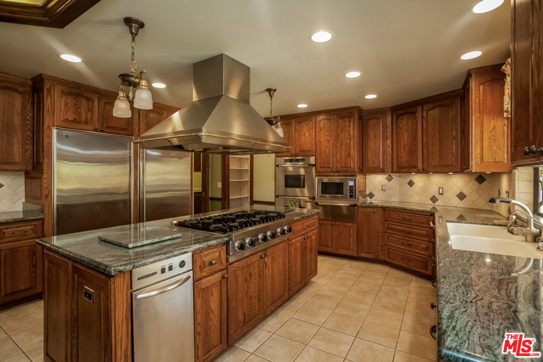 26352 MacMillan Ranch Road Canyon Country, CA 91387 - Photo 7 of 37