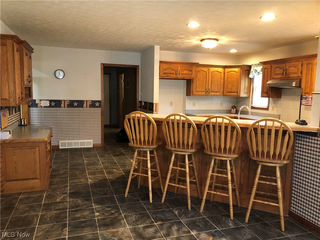 38570 Detroit Road Avon, OH 44011 - Photo 9 of 29 HUGE eat-in kitchen
